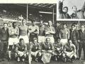 Futbalové mužstvo Výberu sveta z roku 1963 čitateľovi približované očami životných skúseností viacerých veteránov.